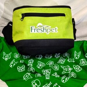 Freshpet cooler bag keeps food cold & fresh, lightweight - plus cute pet bandana